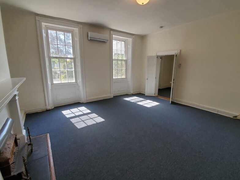 More Photos Of 50 Culpeper St, Warrenton Office Residential For Sale