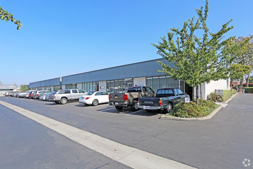 More Photos Of 2000 S Yale St, Santa Ana Warehouse For Lease