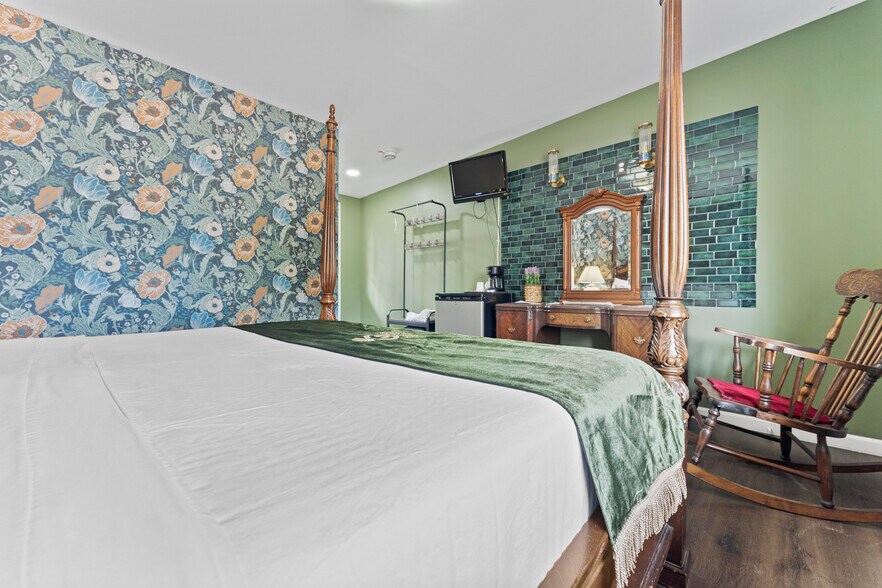 More Photos Of 214 County Road 152, Northville Hotel For Sale