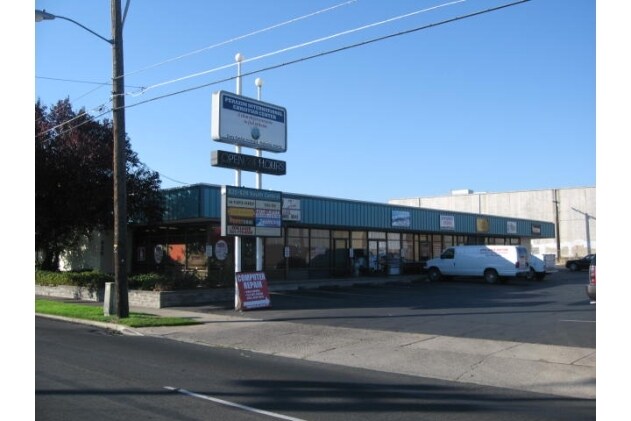More Photos Of 820 S Central Ave, Medford Freestanding For Lease