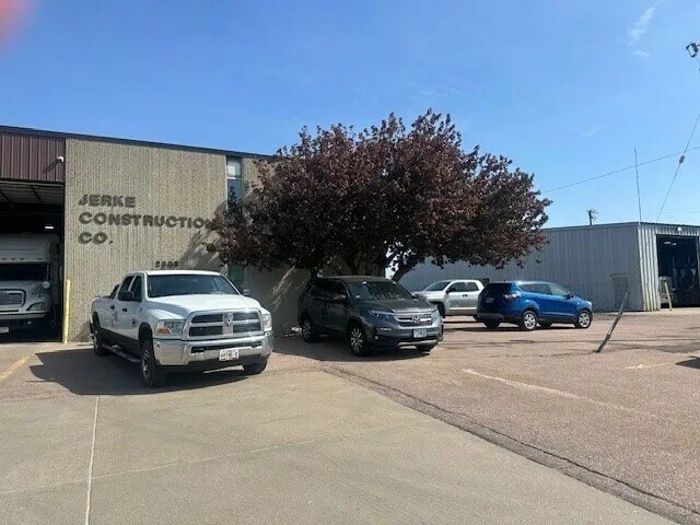 Primary Photo Of 2808 W 6th St, Sioux Falls Industrial For Lease