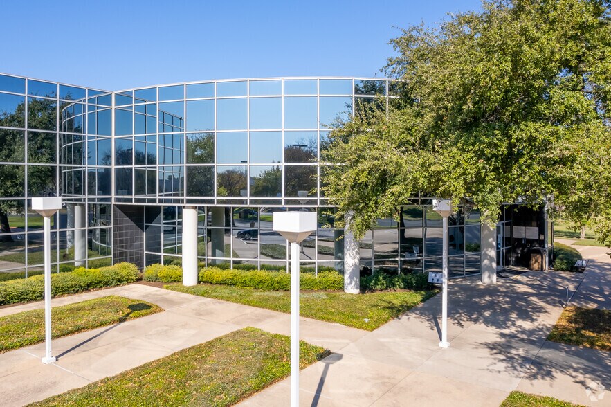 More Photos Of 15700 Long Vista Dr, Austin Unknown For Lease