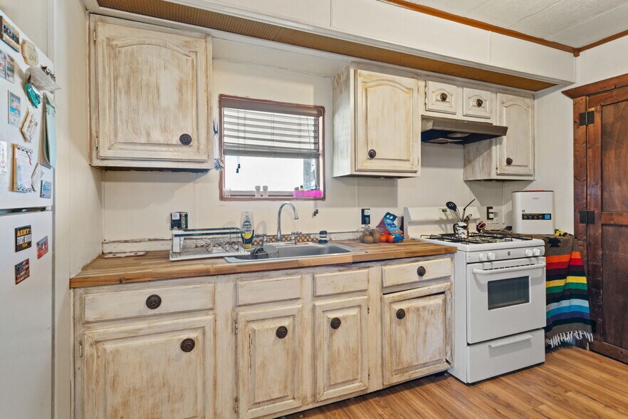 More Photos Of 204 County Road 107, Whitesboro Horse Stables For Sale