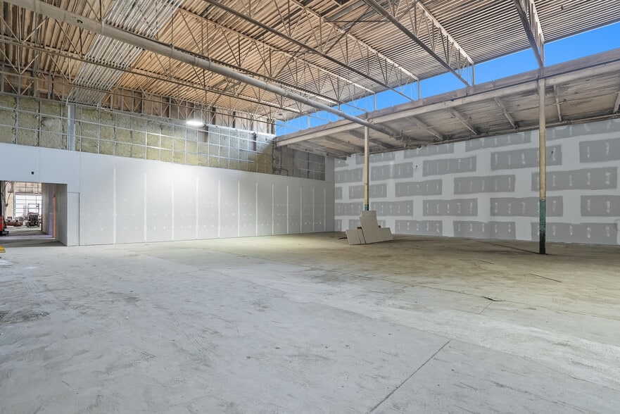 More Photos Of 324 24th St W, Saskatoon Office For Sale