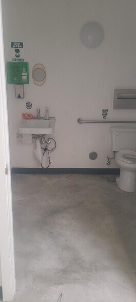 More Photos Of 10307-10309 Washington Blvd, Culver City General Retail For Sale