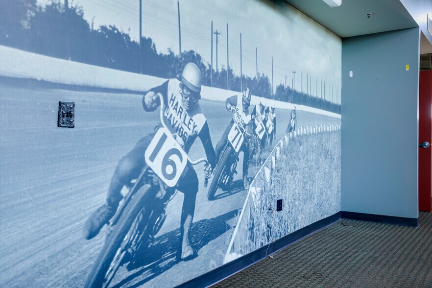 More Photos Of 2885 W County Line Rd, Littleton Auto Dealership For Sale