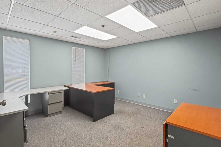 More Photos Of 2150 Milton ave, Des Moines Industrial For Sale