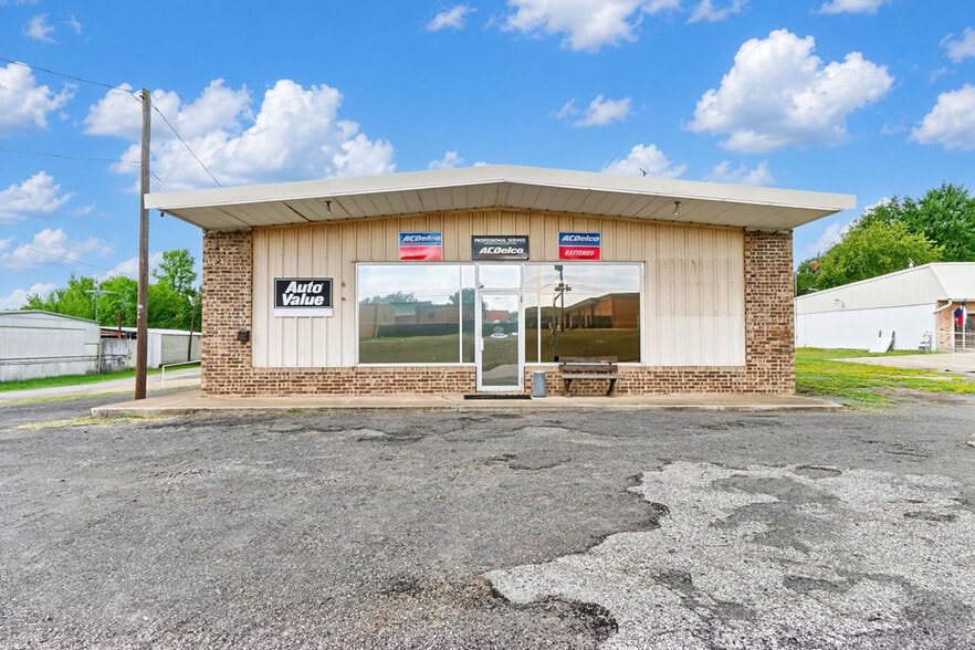 Primary Photo Of 1416 Linda Dr, Daingerfield Auto Repair For Sale