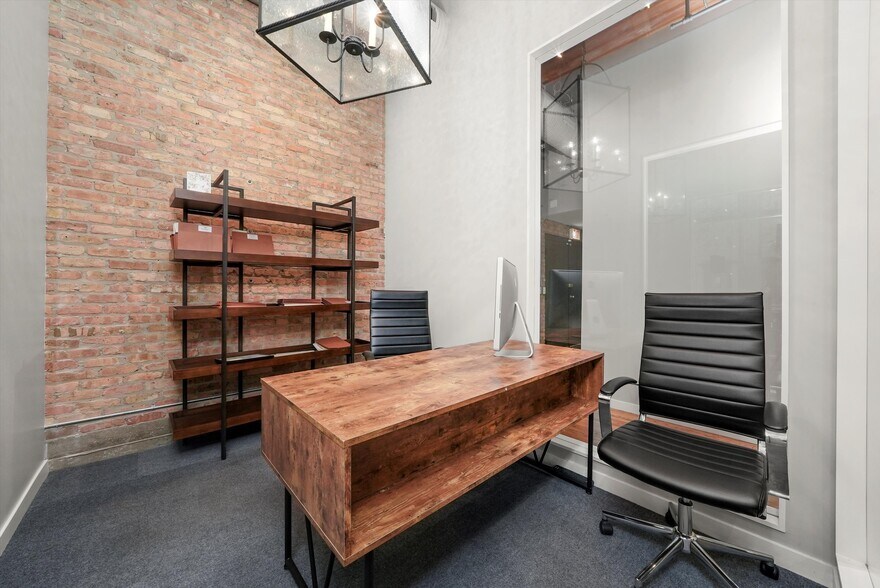 More Photos Of 1327 W Washington Blvd, Chicago Loft Creative Space For Lease