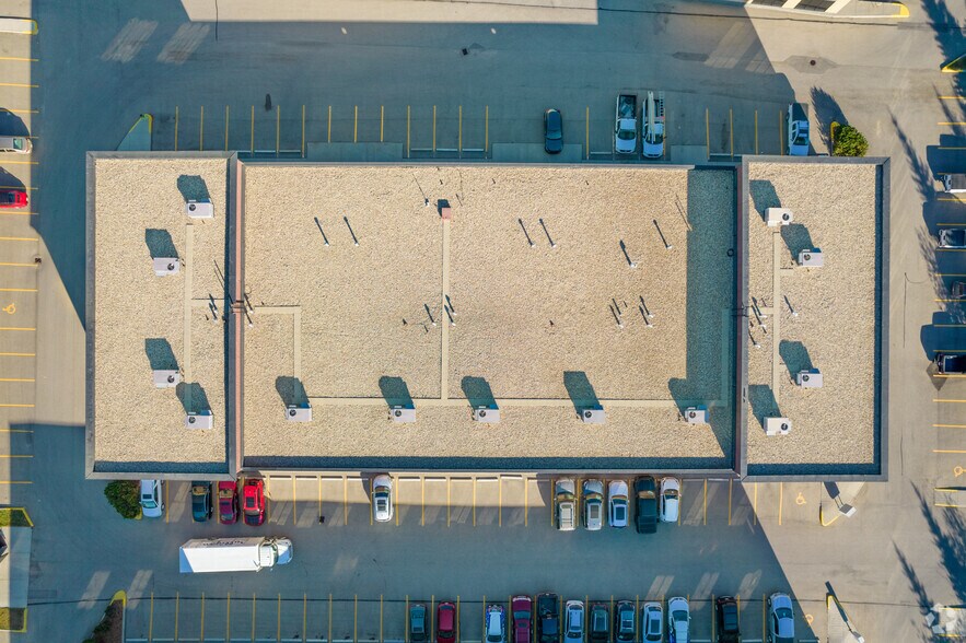 More Photos Of 12111 40th St SE, Calgary Showroom For Lease