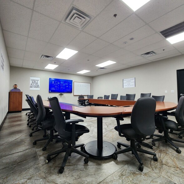 More Photos Of 2340 N 34th Dr, Phoenix Manufacturing For Sale