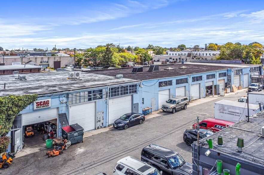 More Photos Of 75 Windsor Ave, Mineola Warehouse For Sale