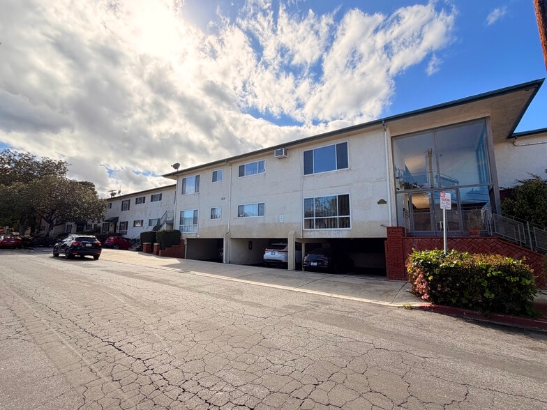 More Photos Of 13535 Moorpark St, Sherman Oaks Apartments For Sale