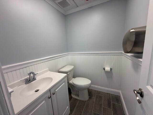 More Photos Of 161 Long Beach Rd, Island Park Office For Sale