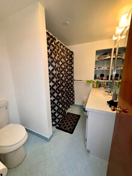 More Photos Of 2605-2609 S Broad St, Hamilton Storefront Retail Office For Sale