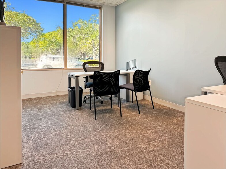 More Photos Of 8201 Peters Rd, Plantation Coworking Space