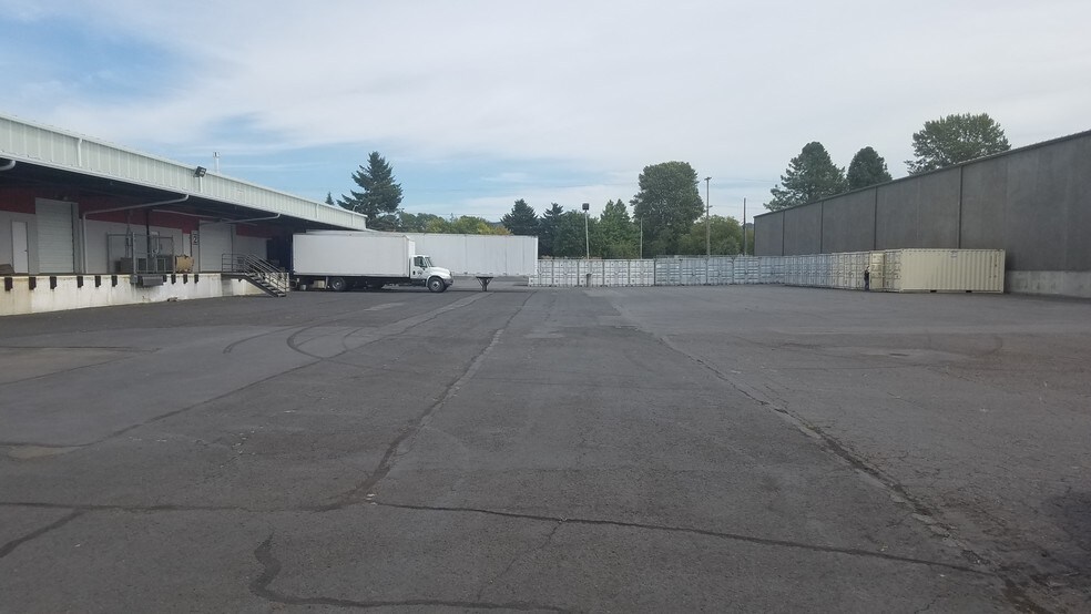 More Photos Of 841 3rd Ave, Longview Freestanding For Lease