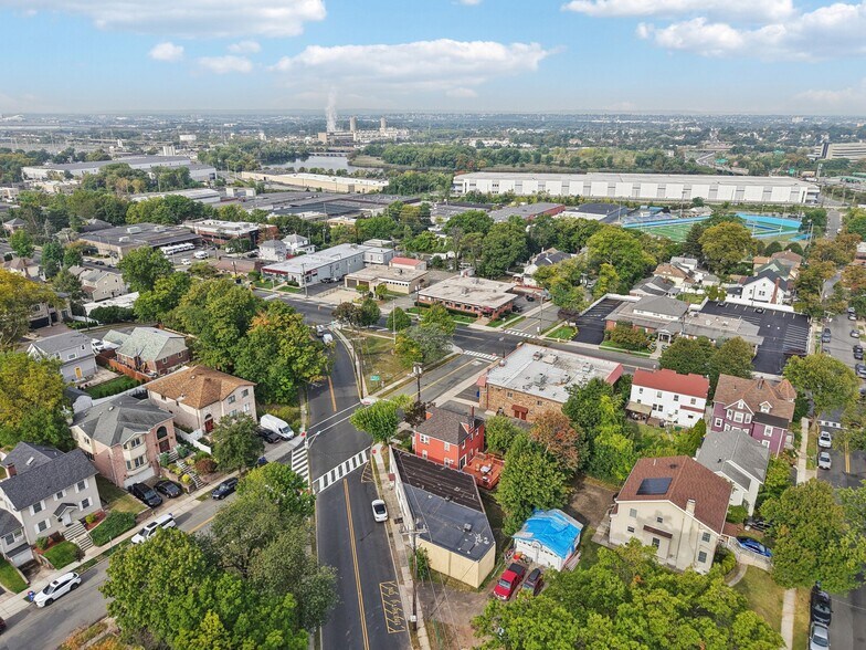 More Photos Of 825-829 Rt-5, Ridgefield General Retail For Sale