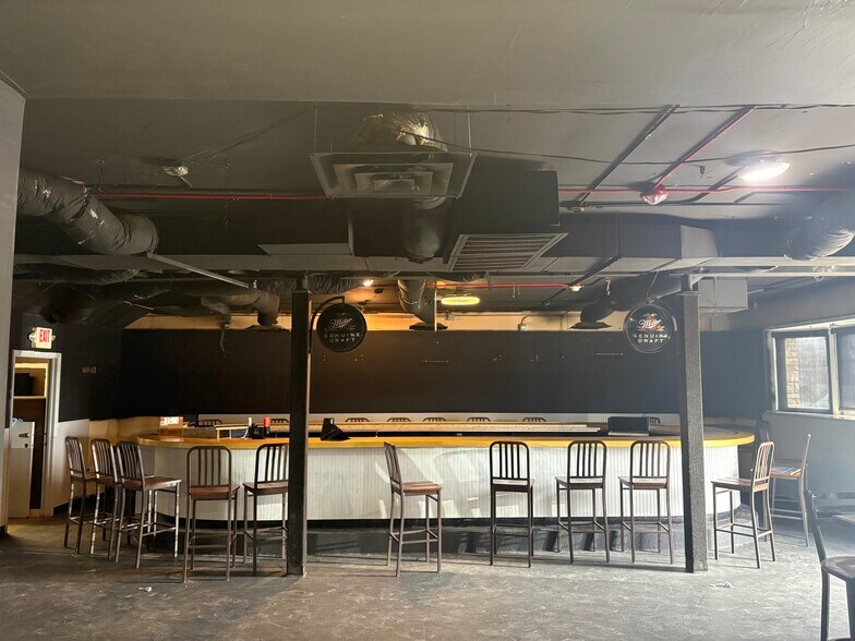 More Photos Of 4601-4607 W Lake St, Melrose Park Freestanding For Lease