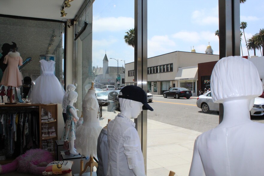 More Photos Of 9606 S Santa Monica Blvd, Beverly Hills Office For Lease