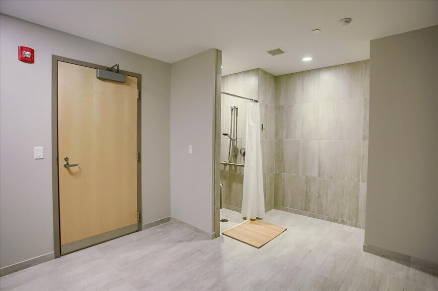 More Photos Of 1000 N Cameron St, Harrisburg Flex For Lease