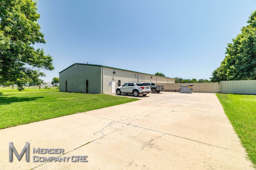 Primary Photo Of 10108 NW 10th St, Yukon Warehouse For Sale