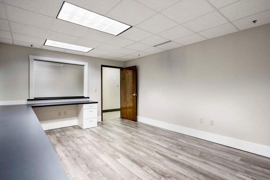 More Photos Of 115 Blarney Dr, Columbia Medical For Lease