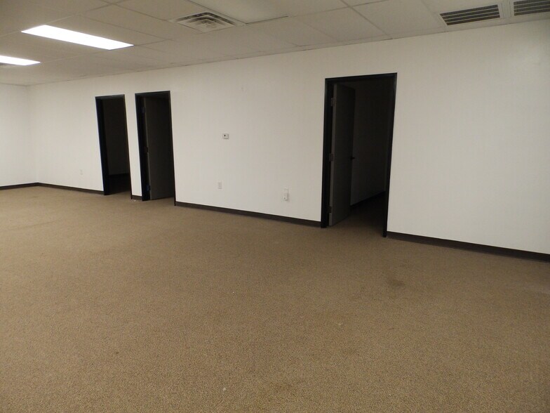 More Photos Of 2005 Tile Factory Rd, Palestine Manufacturing For Lease