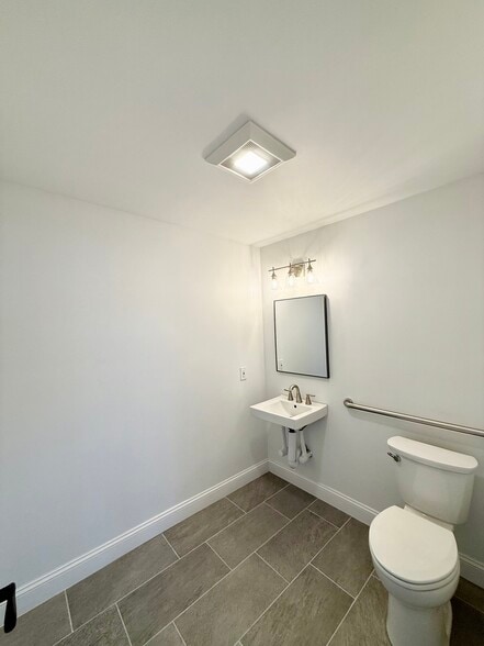 More Photos Of 475 College Hwy, Southwick Office For Sale