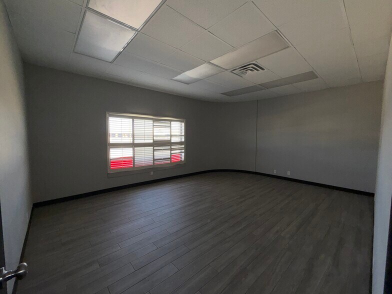 More Photos Of 2506 N Grandview Ave, Odessa Office For Lease