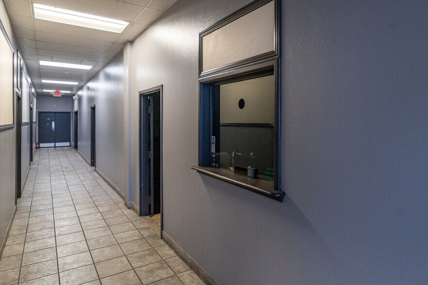 More Photos Of 3105 E Sahara Ave, Las Vegas Auto Repair For Lease