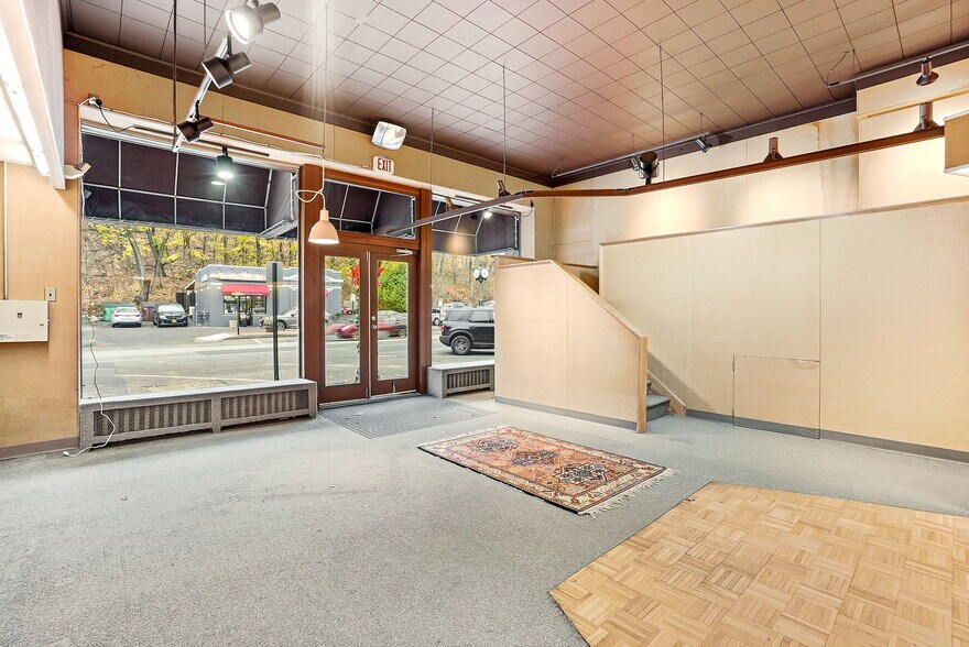More Photos Of 1157 Pleasantville Rd, Briarcliff Manor Storefront For Sale
