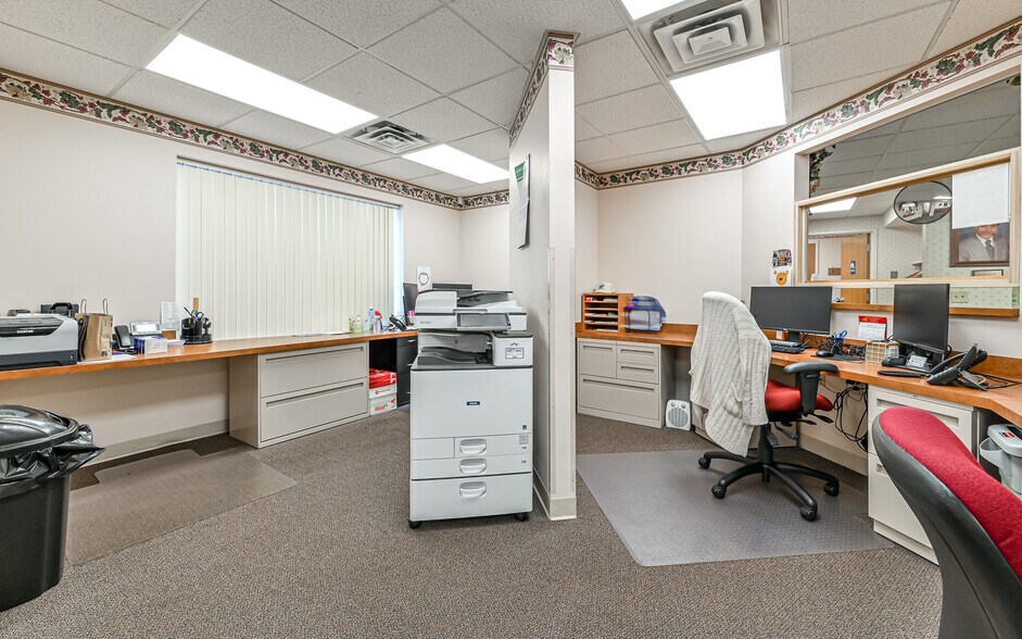 More Photos Of 508-512 N Jefferson st, New Castle Medical For Sale