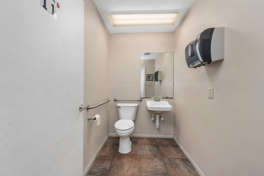 More Photos Of 1507 S College Ave, Bryan Medical For Sale