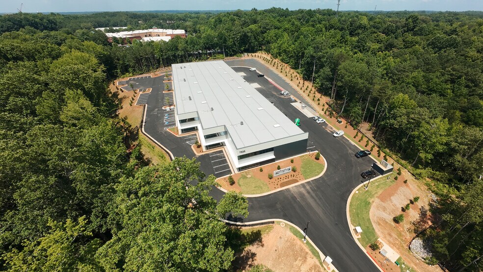 More Photos Of 7625 New Boyd Rd, Johns Creek Showroom For Lease