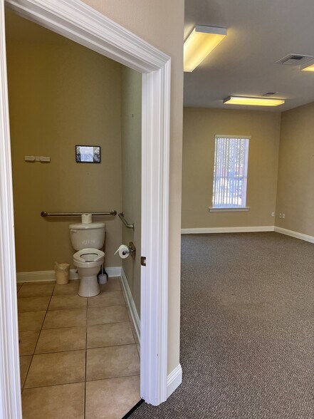 More Photos Of 4628 Summerdale Blvd, Pace Medical For Lease