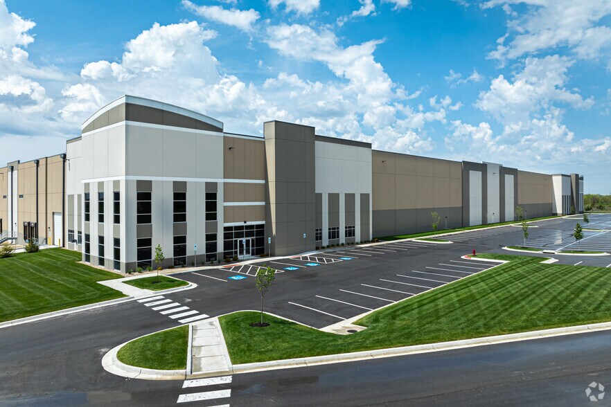 More Photos Of 30500 W 183rd St, Gardner Unknown For Lease