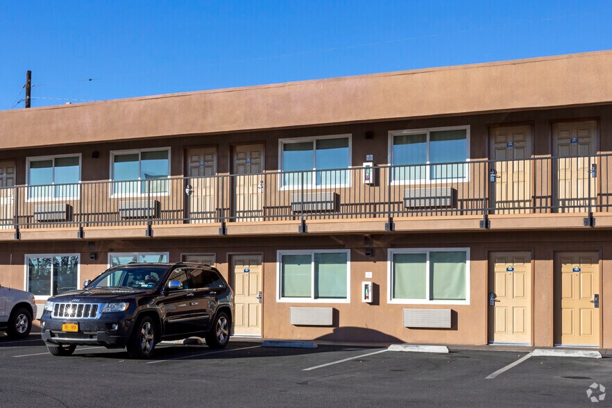 More Photos Of 6090 N Blackstone Ave, Fresno Hotel For Sale