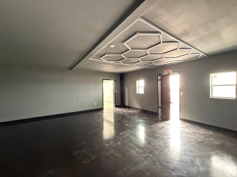 More Photos Of 980 Zabel ln, El Paso Warehouse For Lease
