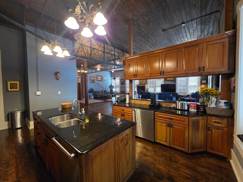 More Photos Of 501 W Front St, Orange Office For Sale