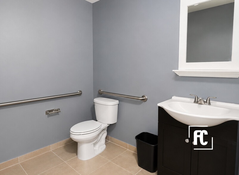More Photos Of 450-494 NW Lake Whitney Pl, Port Saint Lucie Warehouse For Sale