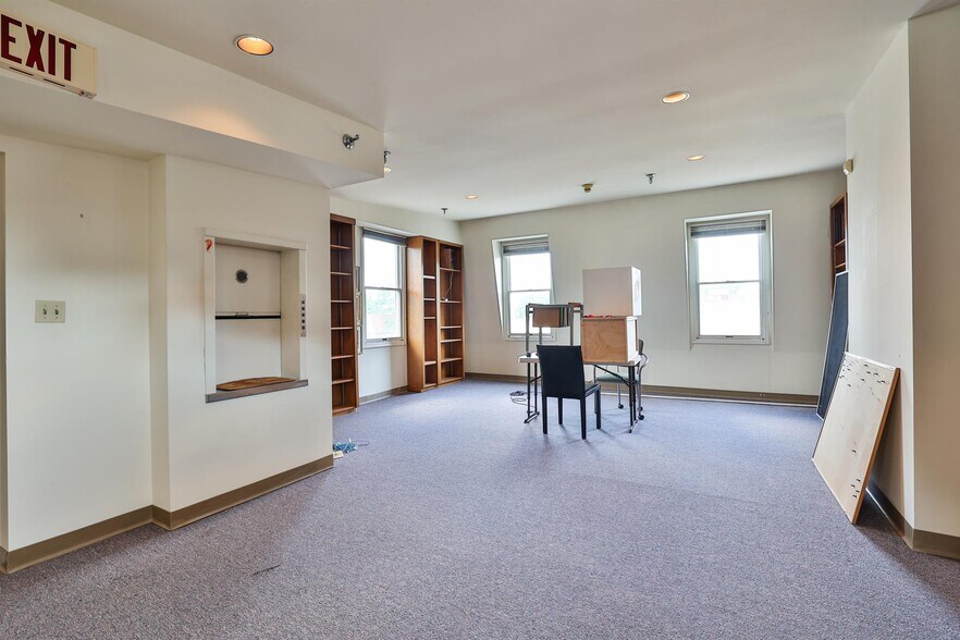 More Photos Of 2029 Madison Rd, Cincinnati Storefront Retail Residential For Sale