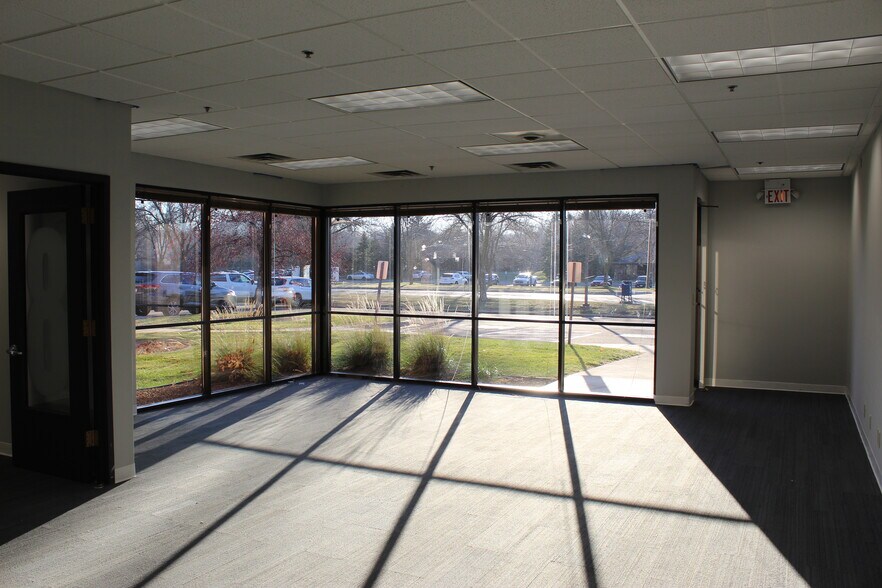 More Photos Of 500 E Travelers Trl, Burnsville Research And Development For Lease