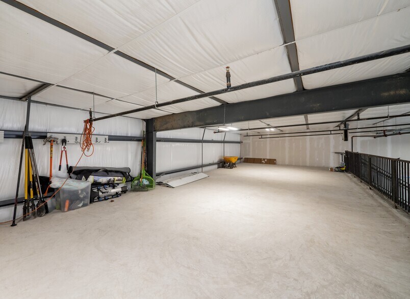 More Photos Of 19832 Panther Dr, Pflugerville Showroom For Lease