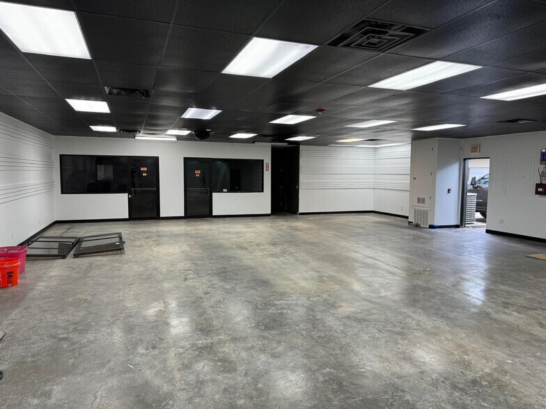 More Photos Of 1210 SE Walton Blvd, Bentonville Freestanding For Lease