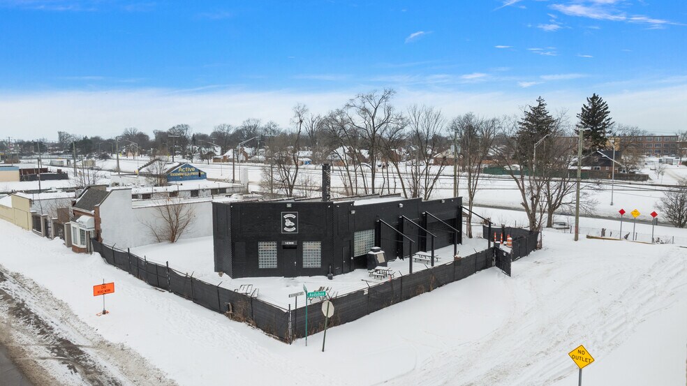 More Photos Of 16387–16395 Harper ave @ Harper Ave and Whittier Ave, Detroit Bar For Sale