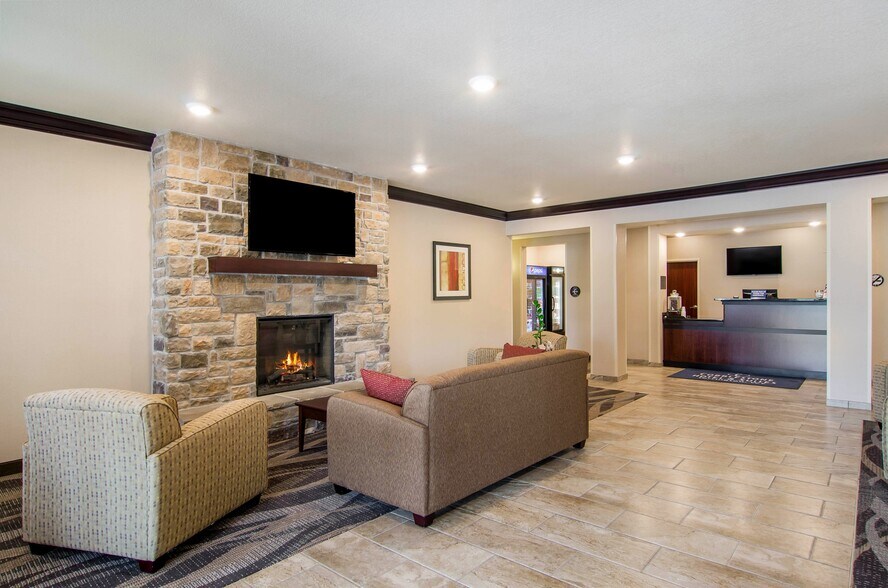 More Photos Of 1400 N Us Highway 385, Andrews Hotel For Sale