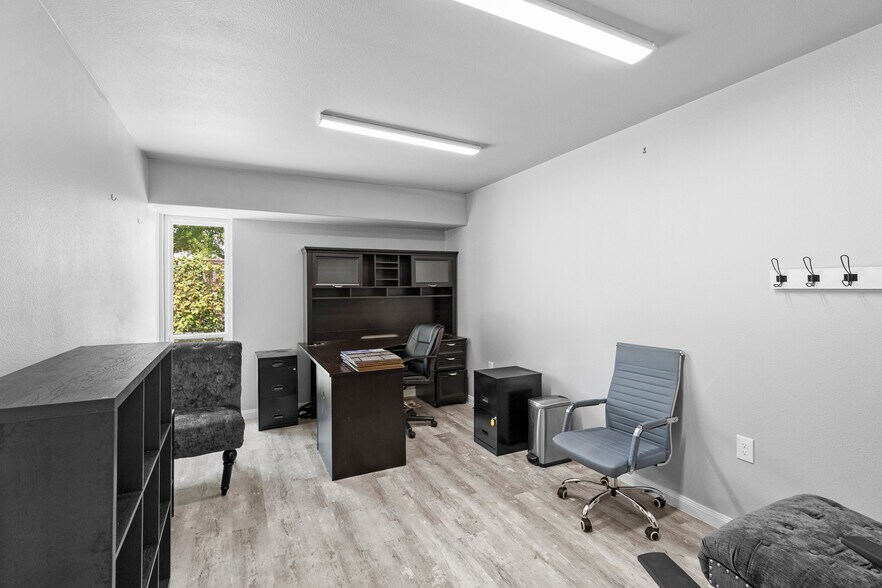 More Photos Of 26403 Oak Ridge Dr, Spring Flex For Lease