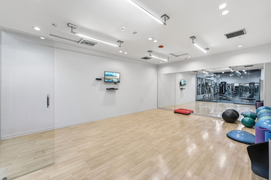 More Photos Of 133 The Promenade N, Long Beach Multifamily For Sale