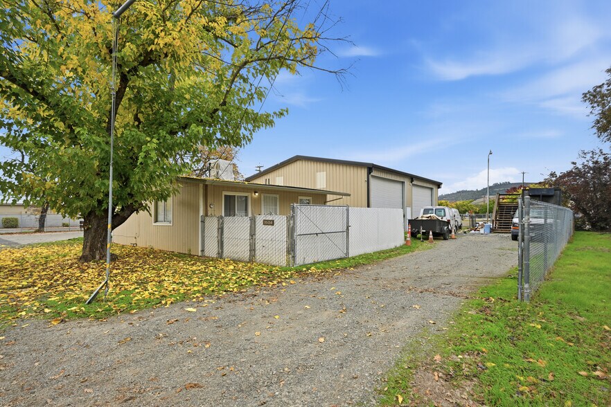 More Photos Of 3511 Redwood St, Clearlake Freestanding For Sale